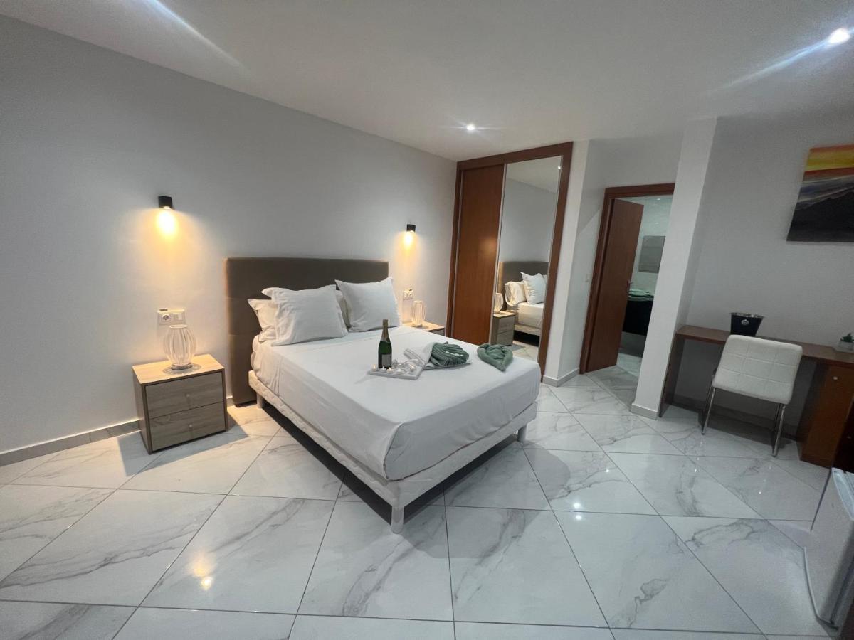 Residencial Santo Amaro Hotel Tarrafal  Exterior photo