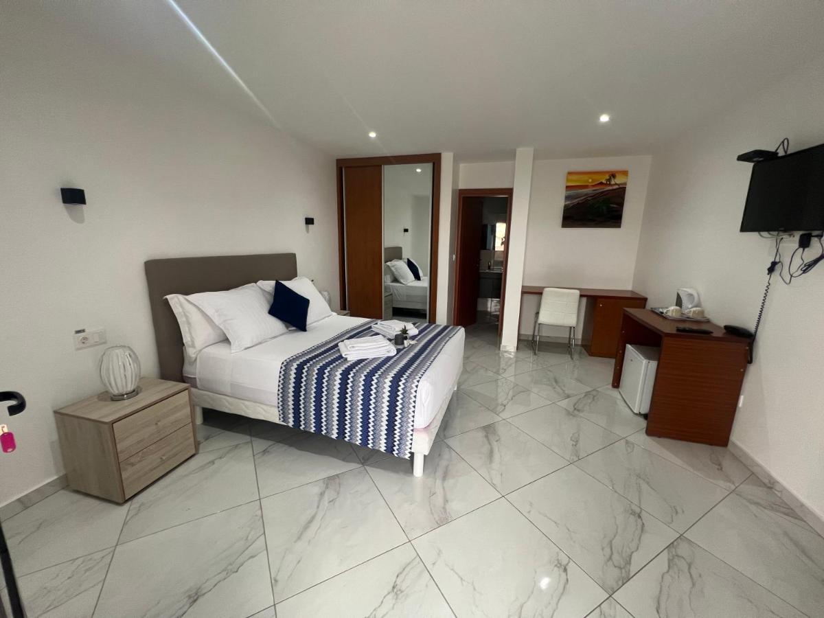 Residencial Santo Amaro Hotel Tarrafal  Exterior photo
